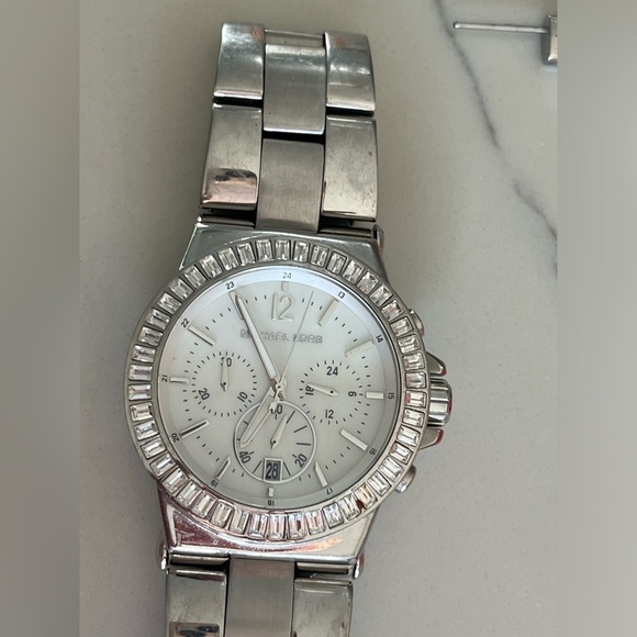 Michael Kors Stainless Steel Chronograph Ladies Watch MK5411 silver - Picture 2 of 6